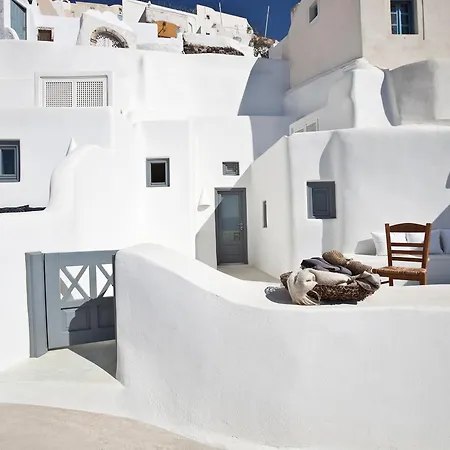 White * Oia (Santorini)